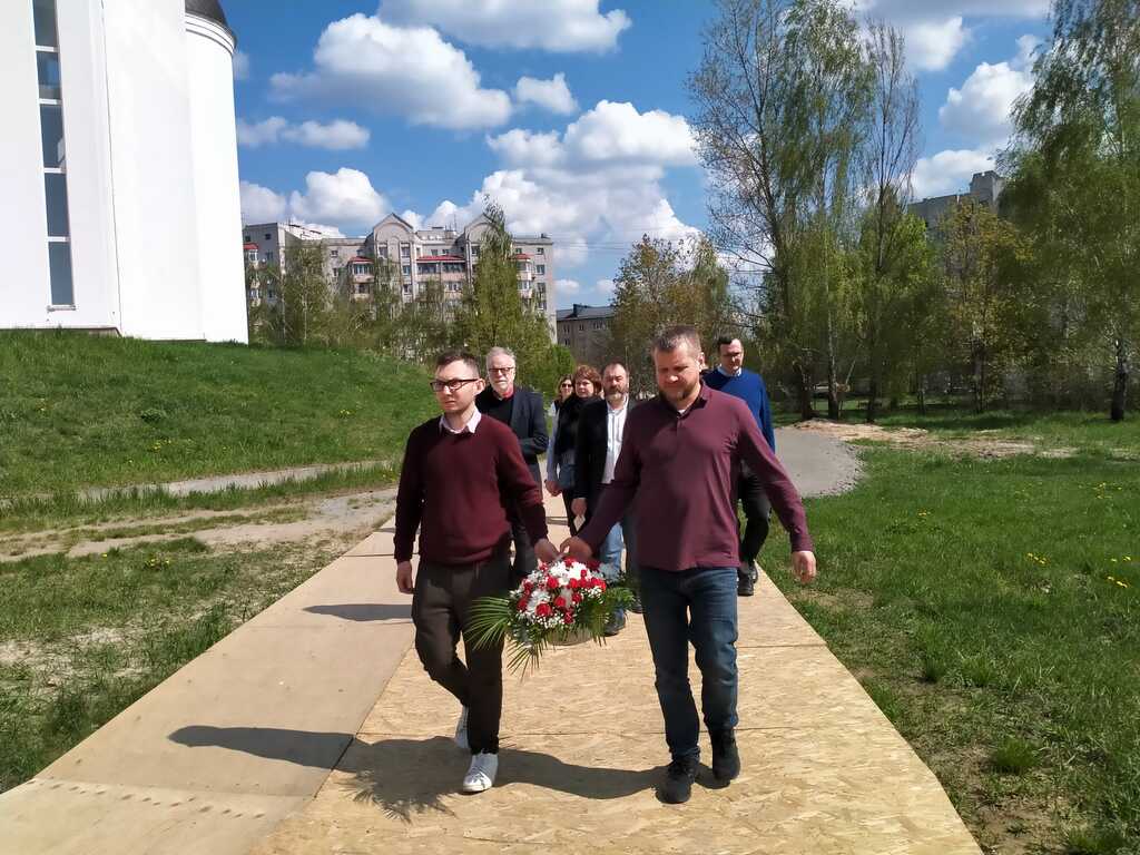 Andrea Riccardi's visit to Ukraine: Irpin, then Bucha, homage to the victims' memorial and assembly with the Community of Kiev